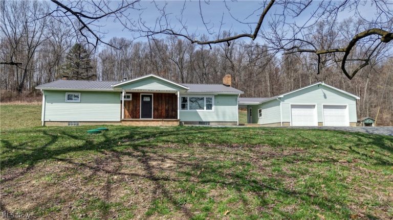 3265 Yorkview Road, New Philadelphia, OH - Photo 2