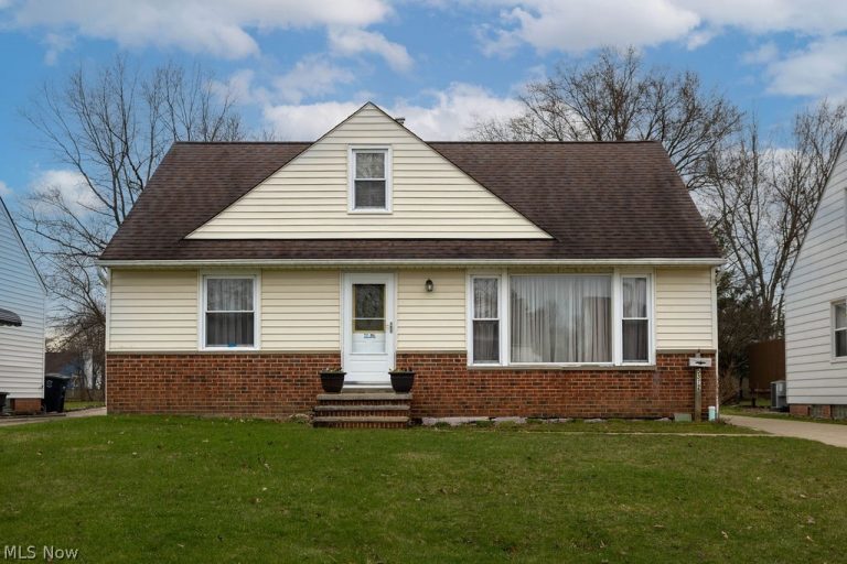 5372 Huron Road, Lyndhurst, OH, 44124
