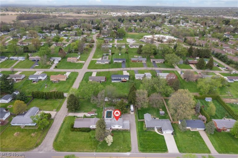 5235 Nave Street, Canton, OH - Photo 2