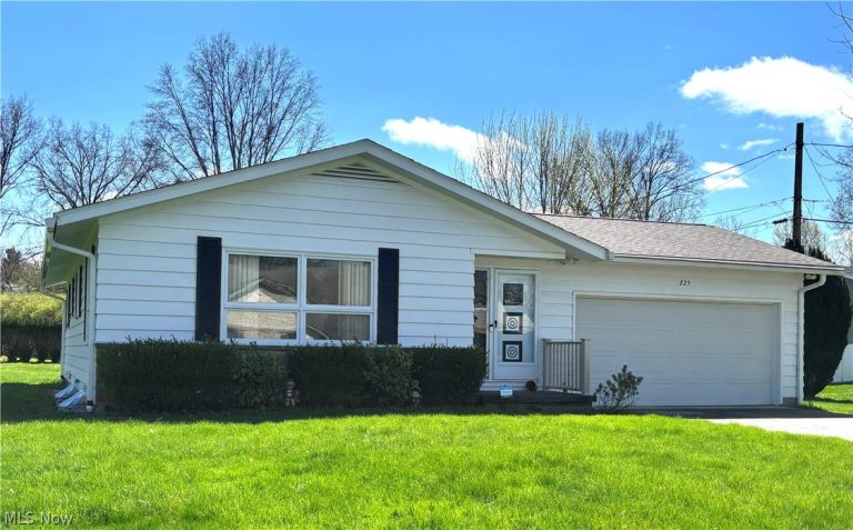 225 6th Street, Columbiana, OH, 44408