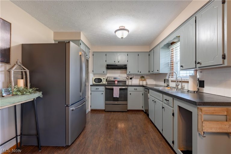 13700 Market Avenue, Hartville, OH - Photo 8