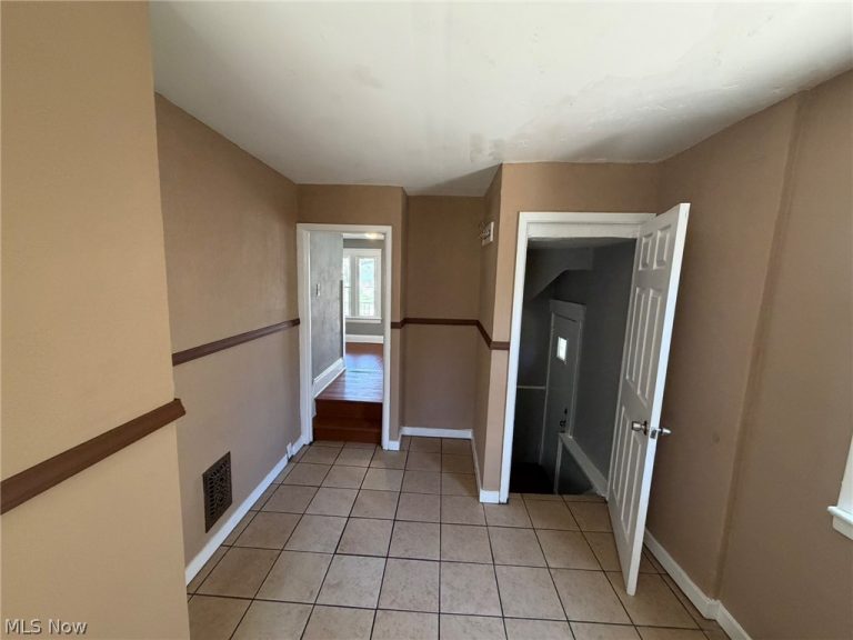 9902 Yale Avenue, Cleveland, OH - Photo 6