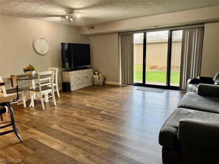 9831 Sunrise Boulevard #P27, North Royalton, OH - Photo 3