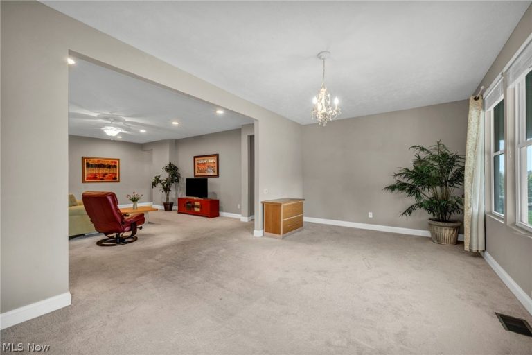 38475 Kingsbury Drive, North Ridgeville, OH - Photo 6