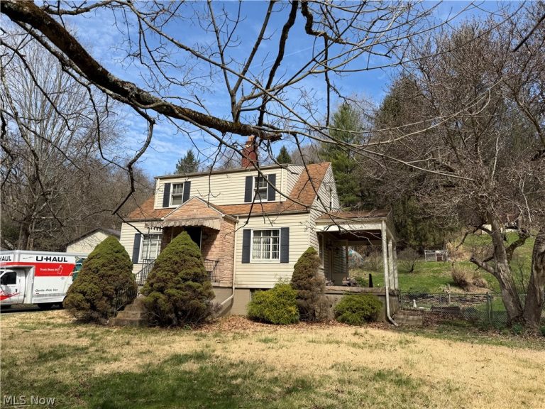 55881 Colerain Pike, Martins Ferry, OH - Photo 2