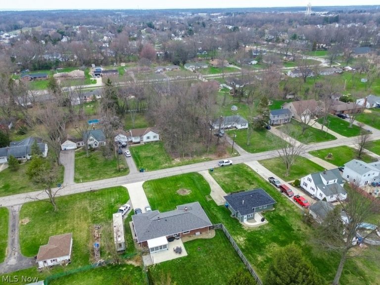 36870 Bauerdale Avenue, Avon, OH - Photo 5