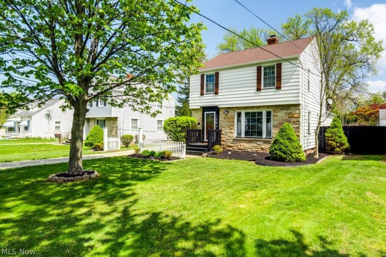 1547 Richmond Road, Lyndhurst, OH - Photo 2