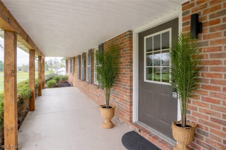 6459 Smith Kramer Street, Hartville, OH - Photo 4