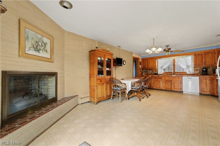 14560 Cenfield Street, Alliance, OH - Photo 3