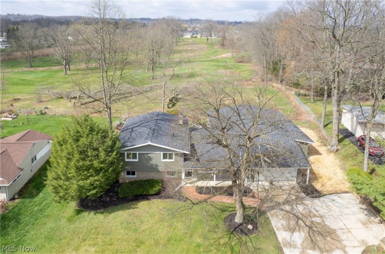 3312 Bancroft Road, Fairlawn, OH - Photo 2