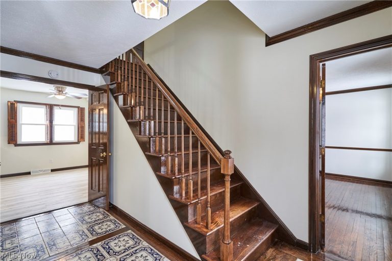 8712 Bradford Lane, Brecksville, OH - Photo 3