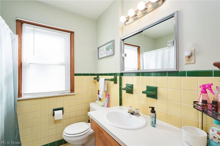 1359 Beaconfield Road, Lyndhurst, OH - Photo 8