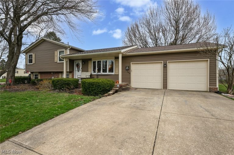 300 Castleton Road, North Canton, OH - Photo 2