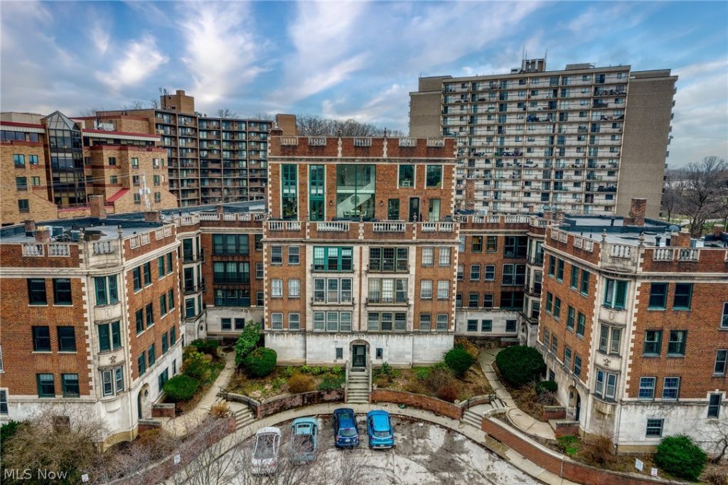 11428 Cedar Glen Parkway #C2D2, Cleveland, OH