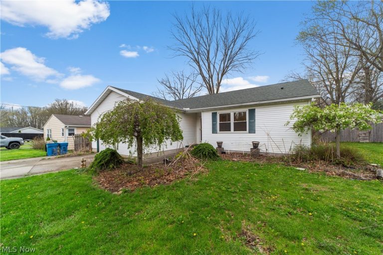 3869 Dayton Avenue, Lorain, OH - Photo 2