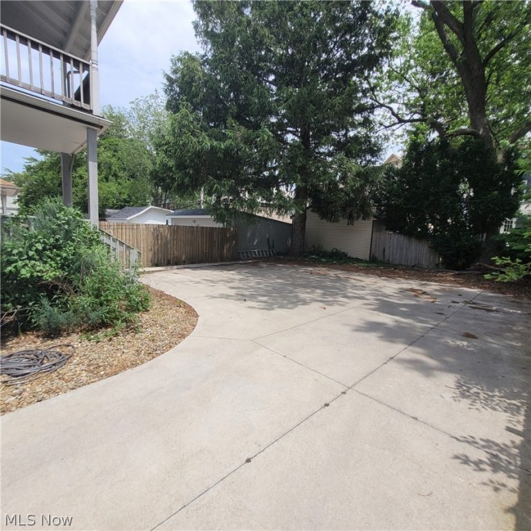 1447 Rosewood Avenue, Lakewood, OH - Photo 3