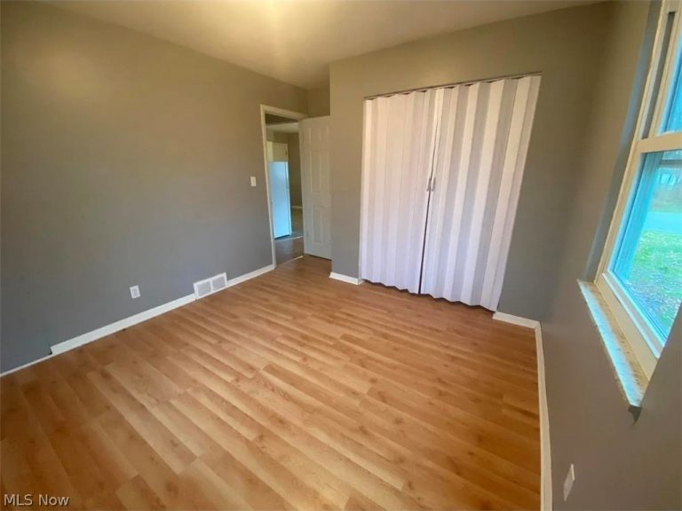 1382 Bellevue Avenue, Akron, OH - Photo 5