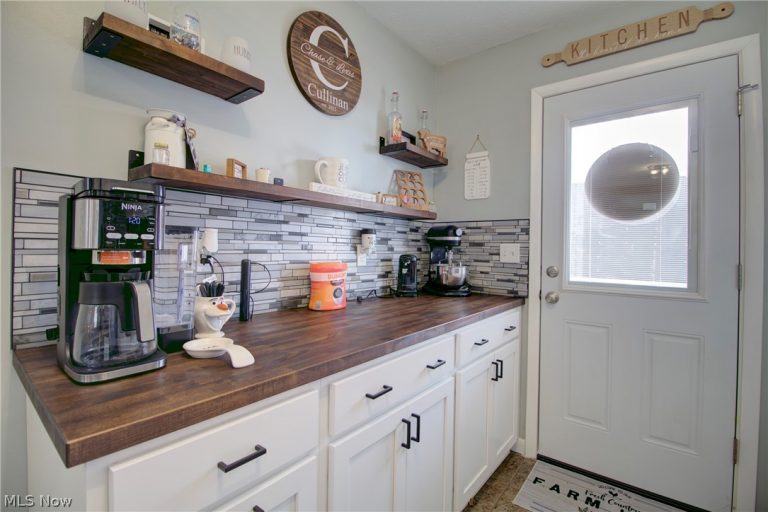 12123 National Drive, Grafton, OH - Photo 6