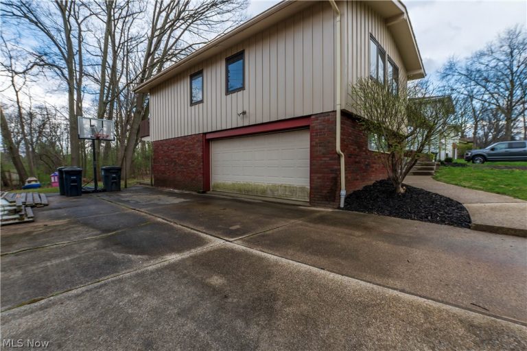 887 Delaware Avenue, Akron, OH - Photo 4