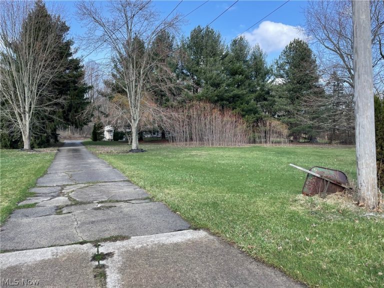 13004 Chardon Windsor Road, Chardon, OH - Photo 4