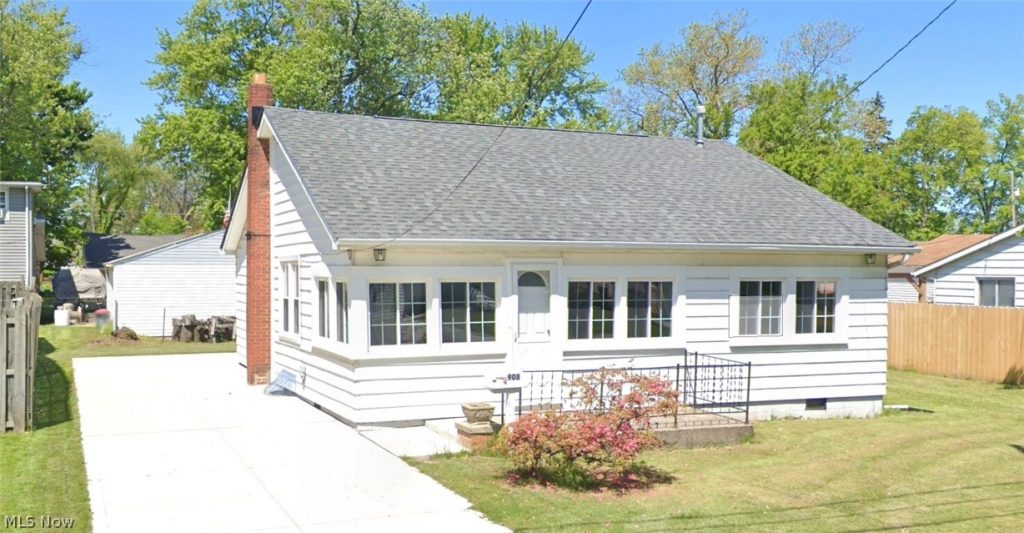 908 Peach Boulevard, Willoughby, OH