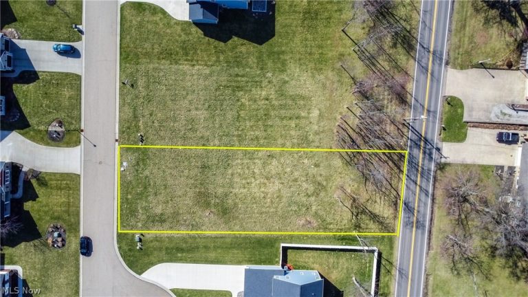 5599 Shadow Ridge Circle, North Canton, OH, 44720