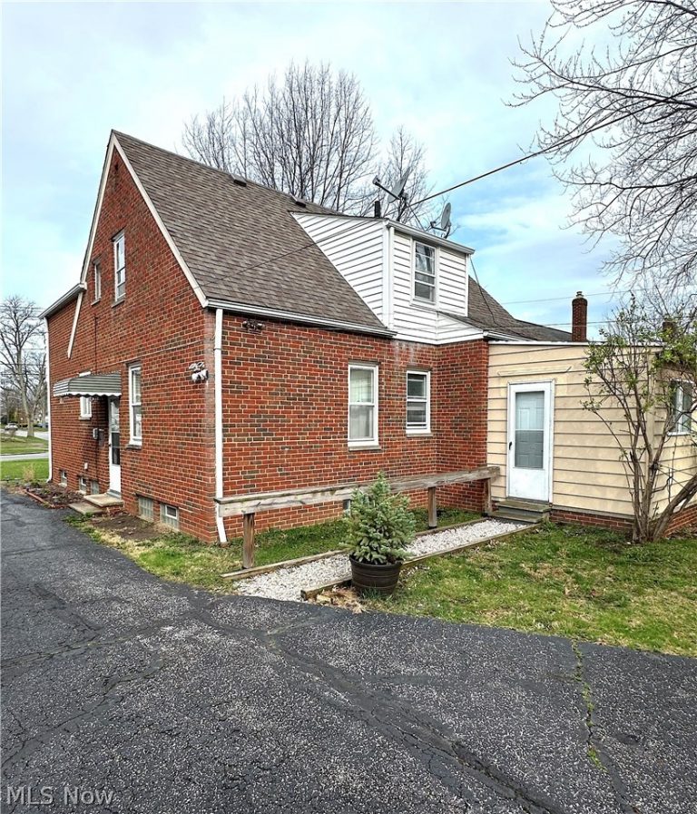 2071 Wrenford Road, South Euclid, OH - Photo 8