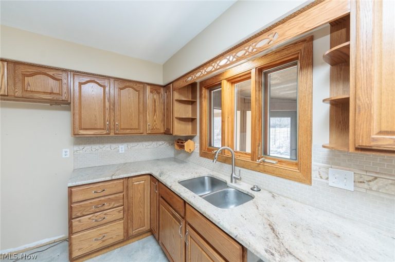 45 River Road, Hinckley, OH - Photo 4