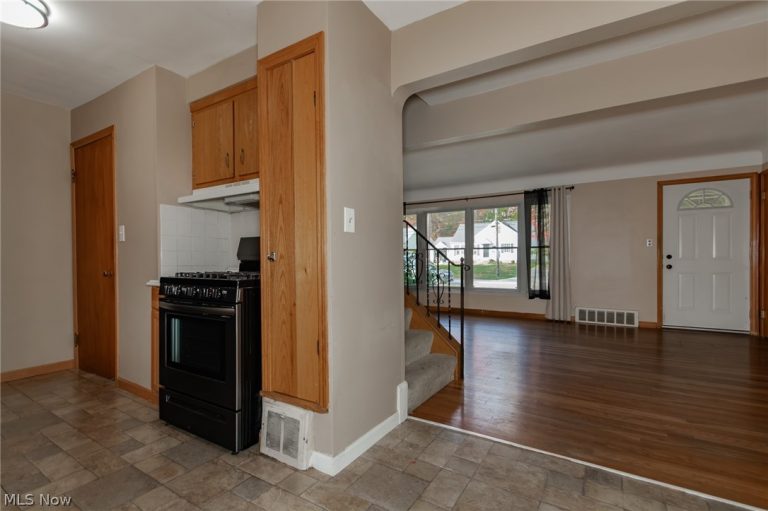 1111 Miner Road, Mayfield Heights, OH - Photo 6