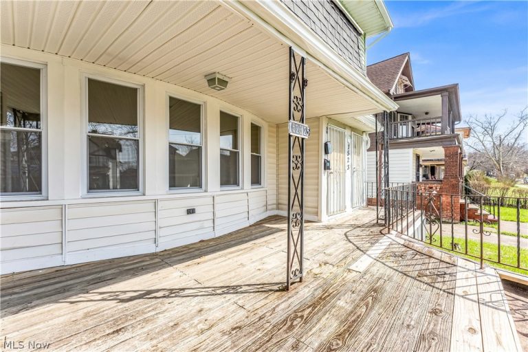 1523 Hillcrest Road, East Cleveland, OH - Photo 3
