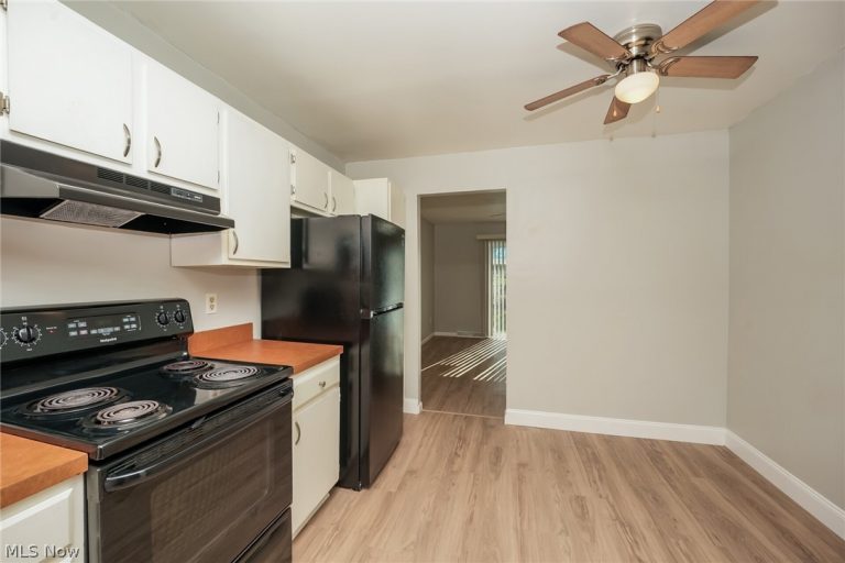 9471 Madison Lane, North Royalton, OH - Photo 5