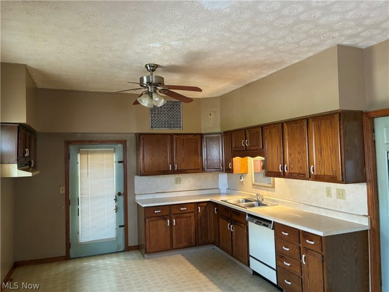 331 Wood Avenue, Niles, OH - Photo 4