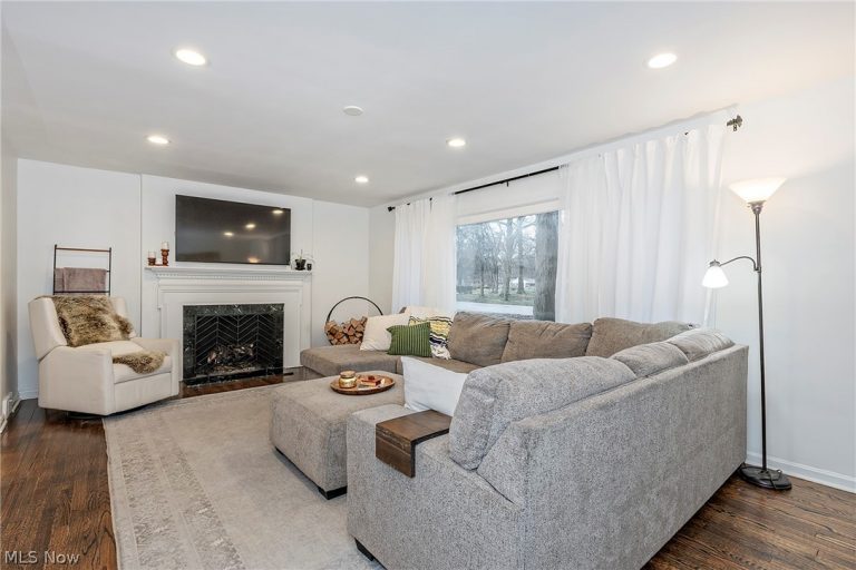 16237 Forest Hills Boulevard, Cleveland Heights, OH - Photo 6