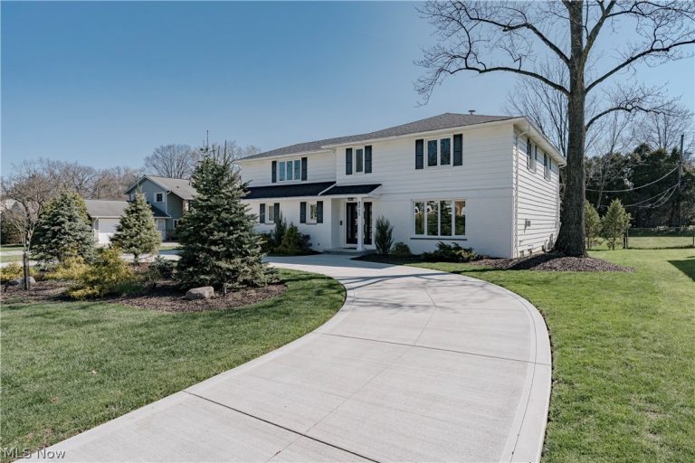 2711 Green Road, Shaker Heights, OH - Photo 2