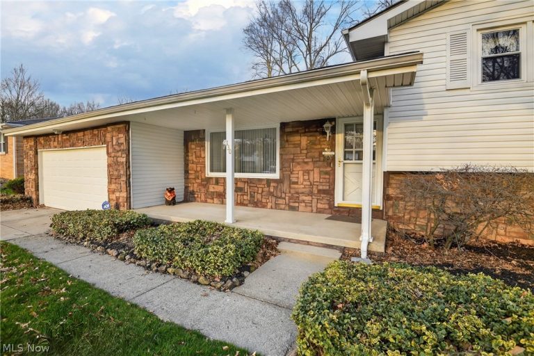 130 Robinwood Drive, New Middletown, OH - Photo 3