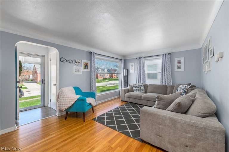 9109 Ansonia Avenue, Brooklyn, OH - Photo 4