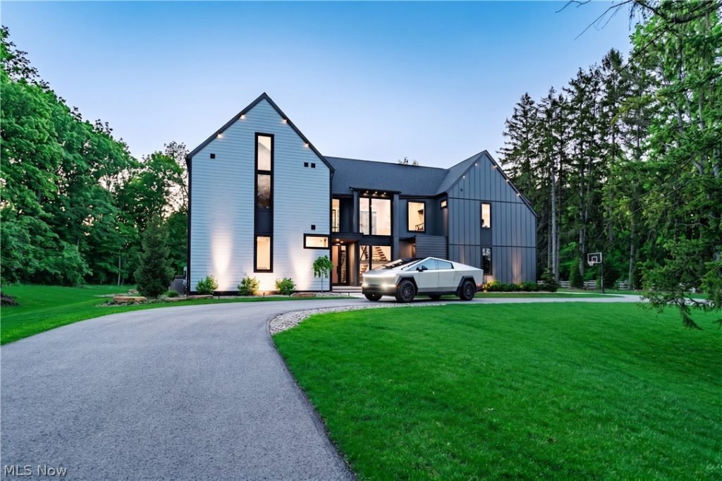 4320 Lander Road, Orange Village, OH