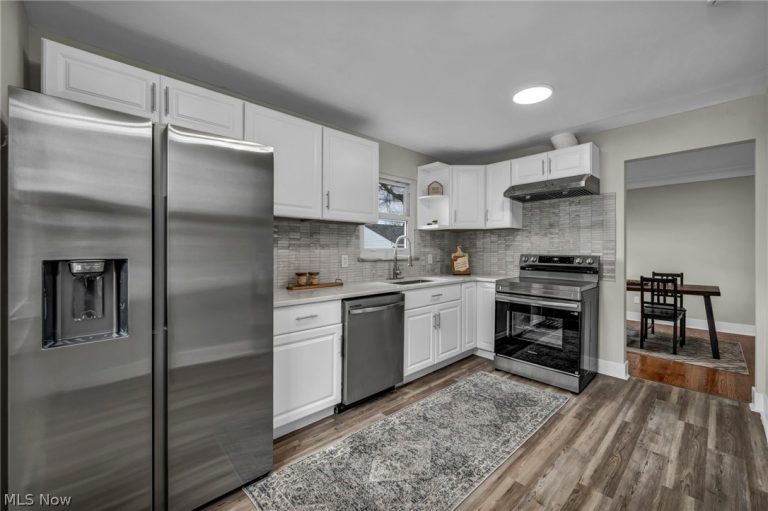 7334 Grant Boulevard, Middleburg Heights, OH - Photo 3