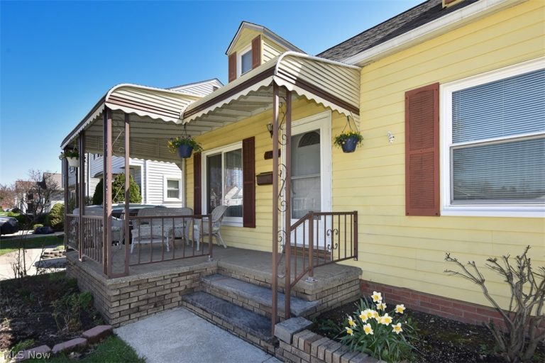 2929 Commonwealth Drive, Parma, OH - Photo 3