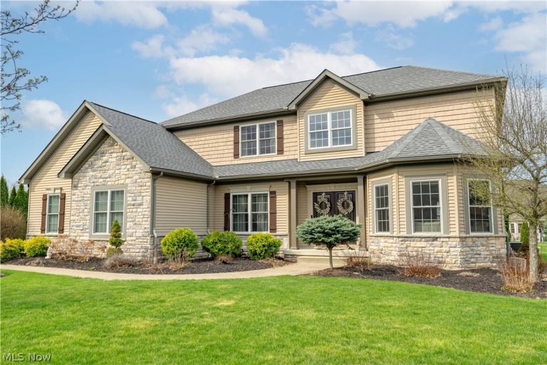 6607 Woodbridge Circle, Massillon, OH - Photo 2