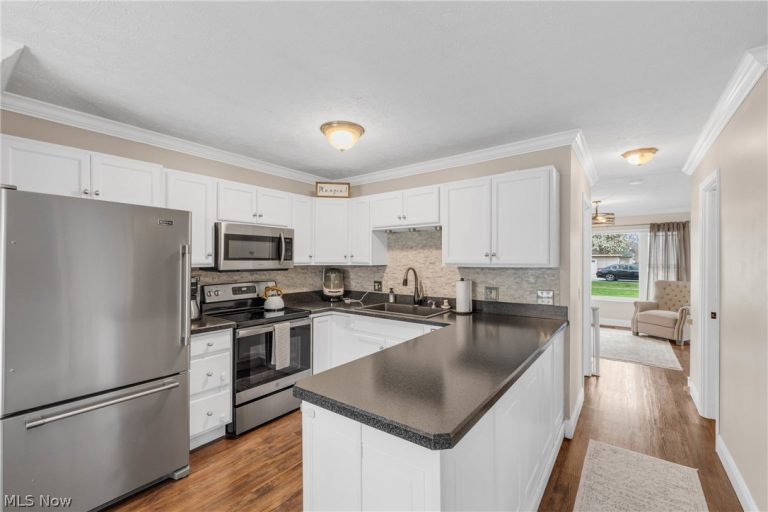 8654 Rosebud Drive, Mentor, OH - Photo 8