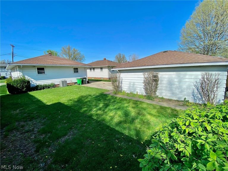 24350 Stephen Avenue, Euclid, OH - Photo 6