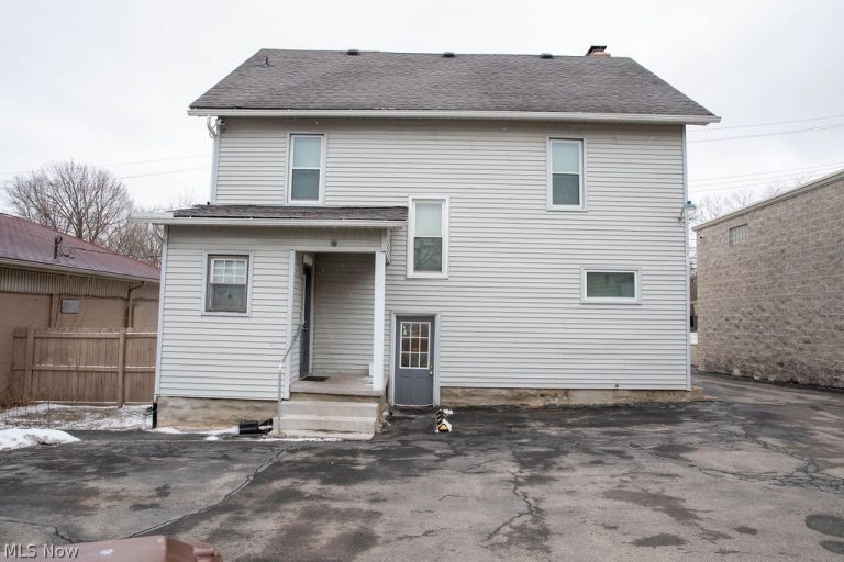 131 Poland Avenue, Struthers, OH - Photo 3