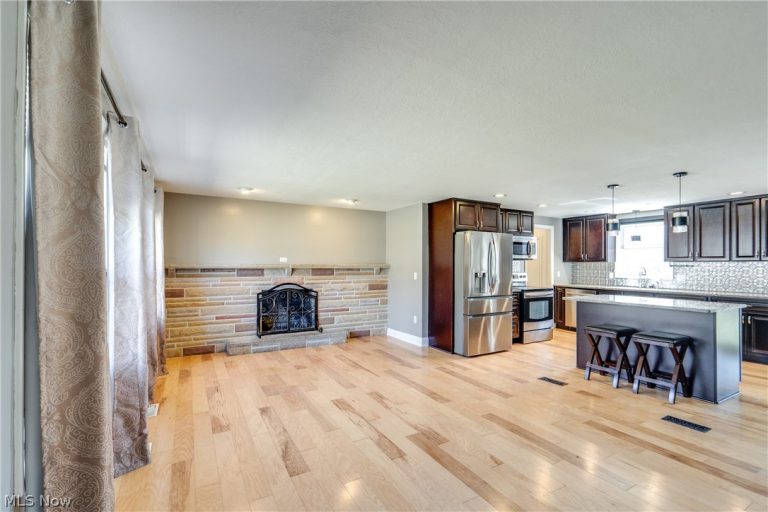 6814 Skylane Street, North Canton, OH - Photo 4