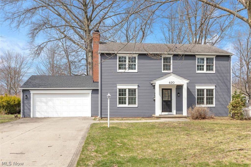 620 Lindford Drive, Bay Village, OH