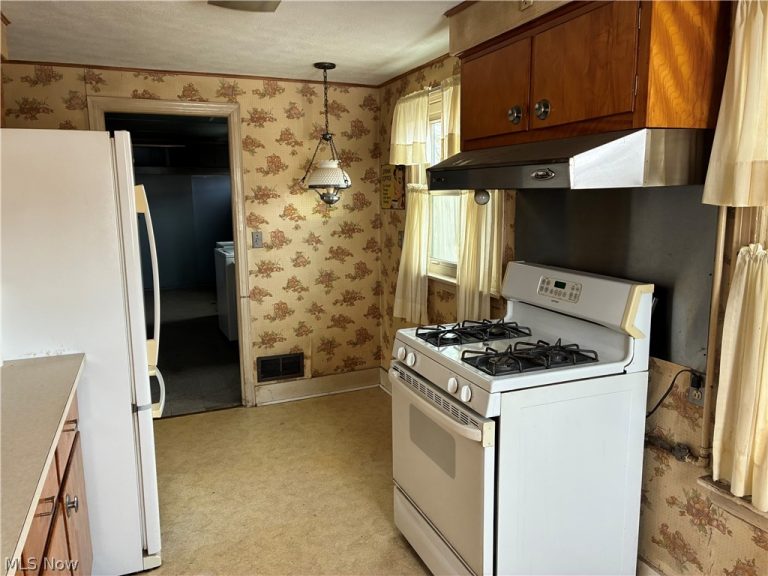 1436 Clinton Street, Niles, OH - Photo 4