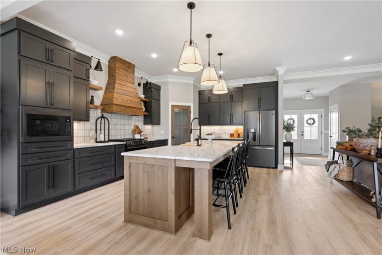 3542 Joyce Avenue, Massillon, OH - Photo 3