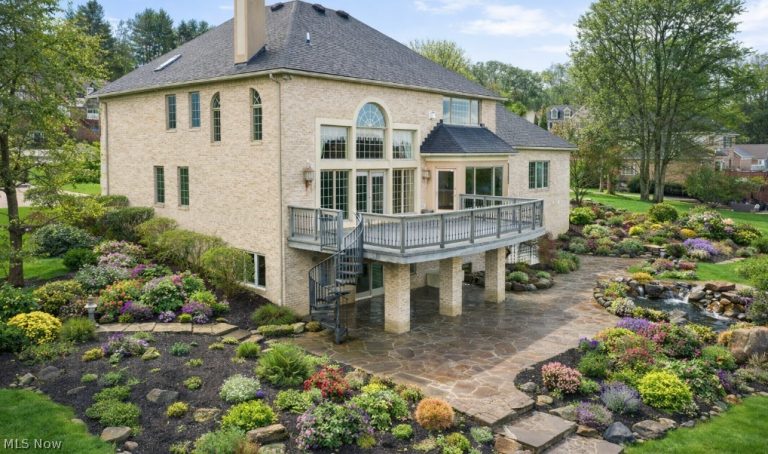 4705 Barnsleigh Drive, Bath, OH - Photo 4