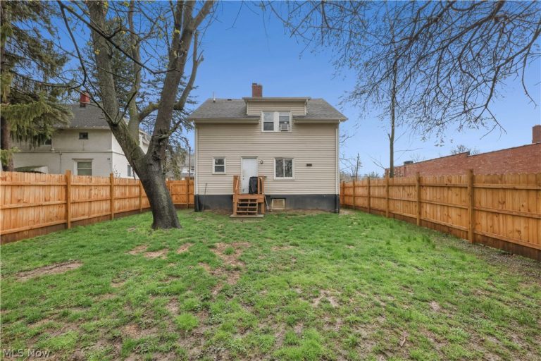 318 Pioneer Street, Akron, OH - Photo 4