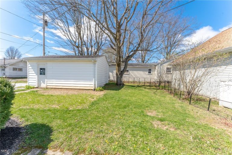 1539 Parkway Boulevard, Alliance, OH - Photo 6